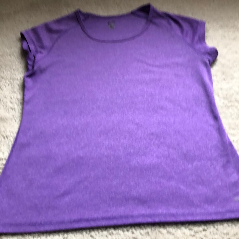 Workout top - Picture 2 of 4